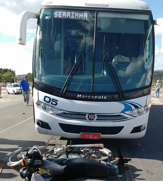 Acidente aconteceu na tarde desta segunda-feira, em Valente | Foto: Notícias de Santaluz