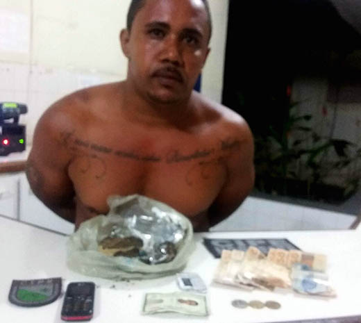 Denúncia anônima levou policiais até o local onde o acusado foi preso com droga | Foto: Divulgação/ PM