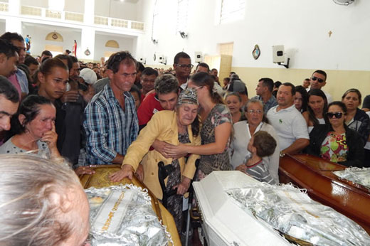 Cinco dos onze mortos foram homenageados durante missa | Foto: EuclidesdaCunha.com