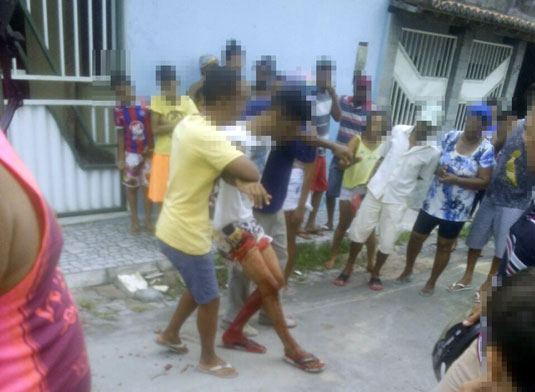 Vítima foi socorrida por populares e encaminhada ao hospital de Serrinha | Foto: Leitor do Notícias de Santaluz