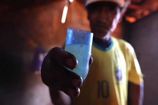 Água fornecida para trabalhadores na Bahia era amarelada e sem tratamento | Foto: Divulgação/Subsecretaria de Inspeção do Trabalho