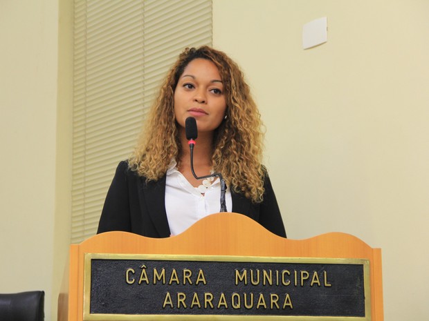 Thainara Faria (PT) durante fala na tribuna | Foto: Assessoria de Imprensa Câmara Municipal de Araraquara