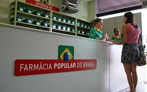 Pacientes agora vão ter que recorrer às farmácias conveniadas, que não dispõem de todos os medicamentos oferecidos pelo programa popular | Foto: Rodrigo Nunes/MS