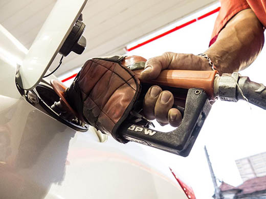 Nos postos de combustíveis, a decisão sobre o repasse dos preços é dos comerciantes | Foto: Rafael Neddermeyer