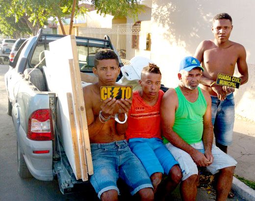 Grupo foi preso com material furtado em PSF | Foto: Notícias de Santaluz