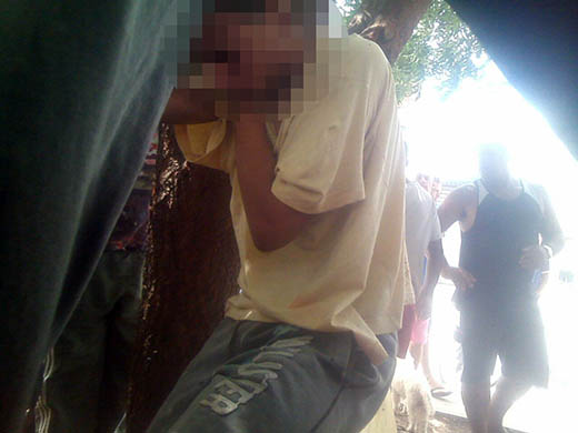 Menor foi preso a árvore e linchado por populares até a chegada da polícia (Foto: Polícia Militar/Divulgação)