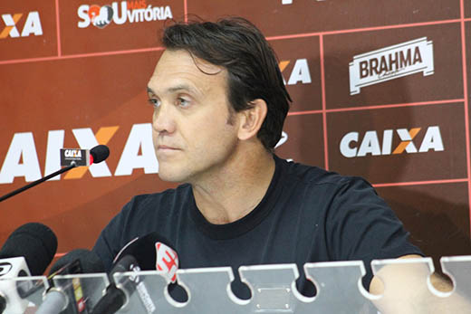 Petkovic foi anunciado como novo treinador do Vitória (Foto: GloboEsporte.com