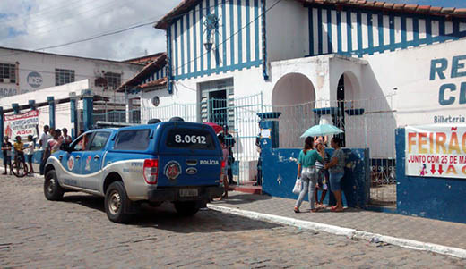Feirão acontecia na sede do Lira Recreio Clube | Foto: Notícias de Santaluz