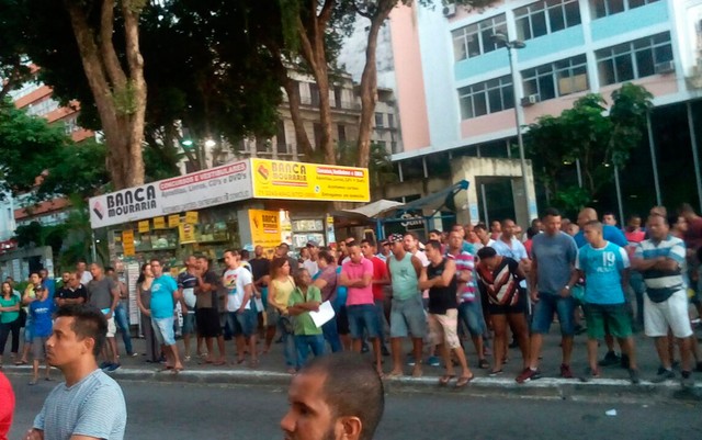 Trabalhadores fizeram assembleia na tarde desta segunda-feira (8), em Salvador (Foto: Divulgação/Sincotelba)
