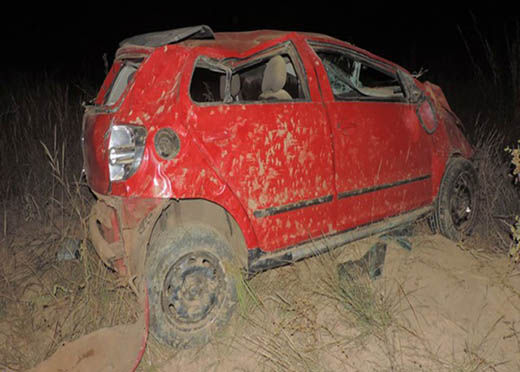Veículo capotou após bater e atropelar animal na rodovia | Foto: Edivaldo Braga/ Blog Braga