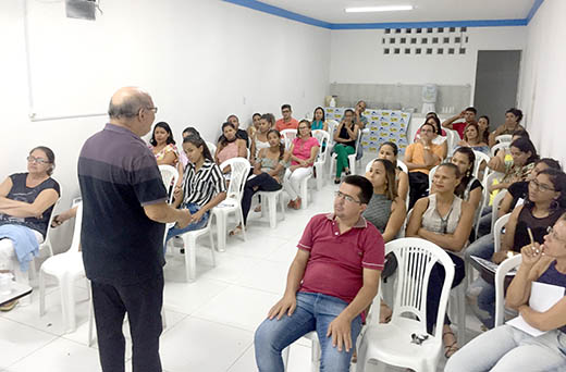 Palestra reuniu cerca de 50 pessoas na sede da CDL | Foto: Notícias de Santaluz