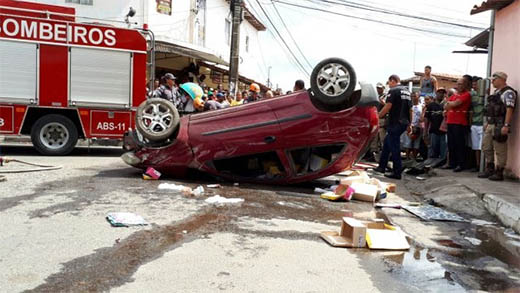 Representante é baleado, capota carro e morre no conjunto George Américo - Foto: Ed Santos/ Acorda Cidade