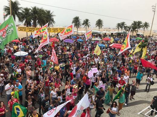 Manifestantes se concentram em protesto que pede saída de Temer e eleições diretas (Foto: Henrique Coelho / G1