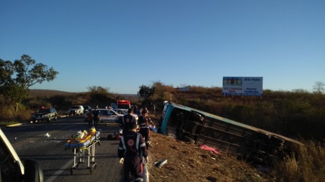 Ônibus capotou e 11 pessoas morreram, em Minas Gerais (Foto: Polícia Militar/ Divulgação)