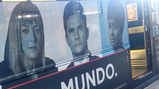 Moro estampa cartaz em estação de trem em Portugal: estrela de conferência Foto: Giuliana Miranda