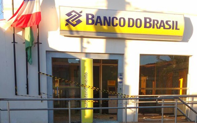Agência bancária foi alvo de explosão, na madrugada desta quinta-feira (3) (Foto: Divulgação/ PM