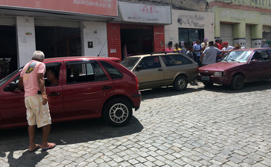 Acidente aconteceu em um cruzamento da Praça Ezequiel Cardoso, no centro de Santaluz | Foto: Notícias de Santaluz