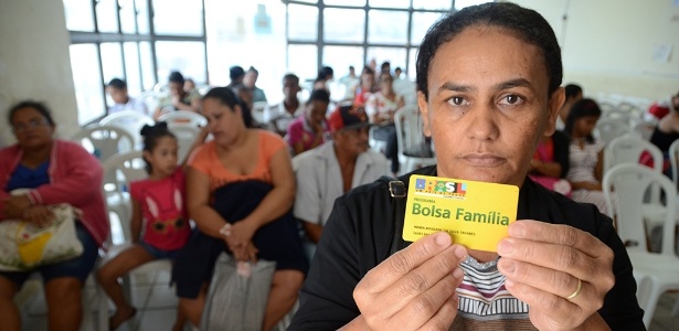 Maria Rosilene da Silva, 41, afirma que teve o benefício cancelado no mês passado | Foto: Beto Macário/Uol
