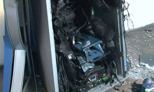 Bandidos explodem caixa eletrônico em secretaria de Feira de Santana | Foto: Reprodução/ TV Subaé