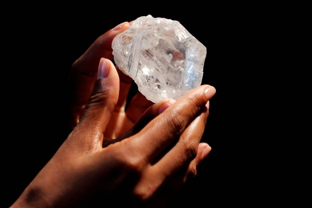 "Lesedi La Rona" o maior diamante bruto do mundo, é vendido por 53 milhões de dólares depois de uma tentativa frustrada de leilão em 2016 (Lucas Jackson/Reuters)