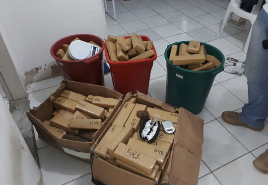 Droga foi apreendida dentro de casa no bairro da Boca do Rio, em Salvador | Foto: Divulgação/SSP