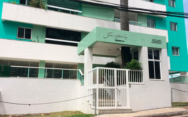 Apartamento onde foram encontrados R$ 51 milhões que seriam de Geddel fica em prédio localizado em área nobre de Salvador. (Foto: Alan Oliveira/G1