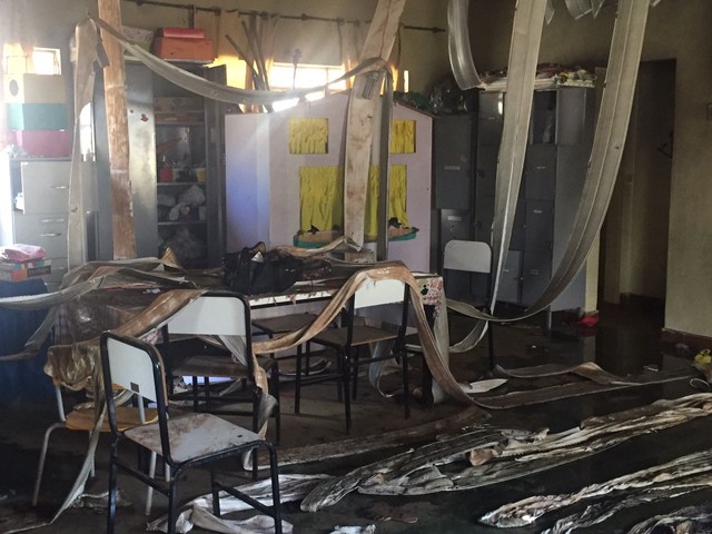 Interior da creche de Janaúba que foi incendiada nesta quinta (5) (Foto: Natália Jael/Inter TV Grande Minas