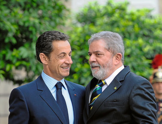 O ex-presidente Luiz Inácio Lula da Silva e o ex-presidente da França Nicolas Sarkozy (Foto: Gonzalo Fuentes/REUTERS