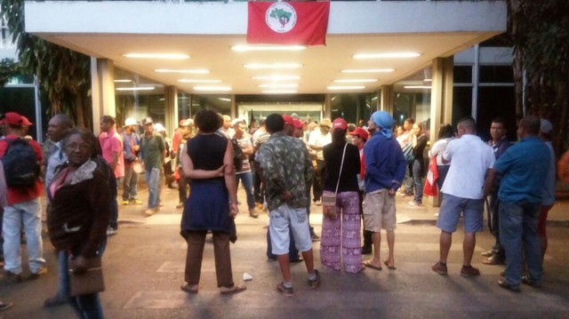 Manifestantes do MST em frente ao Ministério do Planejamento (Foto: Divulgação