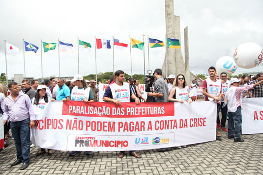 Com cofres quebrados, prefeitos fecham as portas das prefeituras e fazem manifestação em Salvador | Divulgação/UOPB