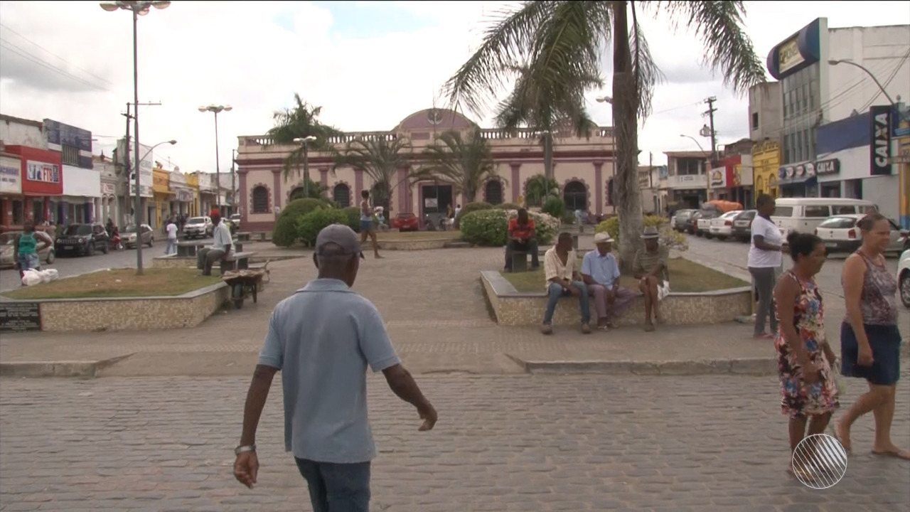 Em crise, prefeitura de São Gonçalo dos Campos reduz salários e demite funcionários