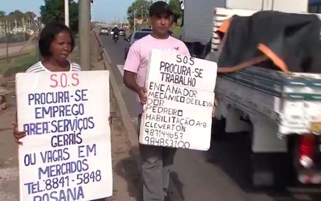 Separados, Rosana e Cleverton pedem emprego juntos nas ruas de Salvador, na Bahia (Foto: Reprodução / TV Bahia