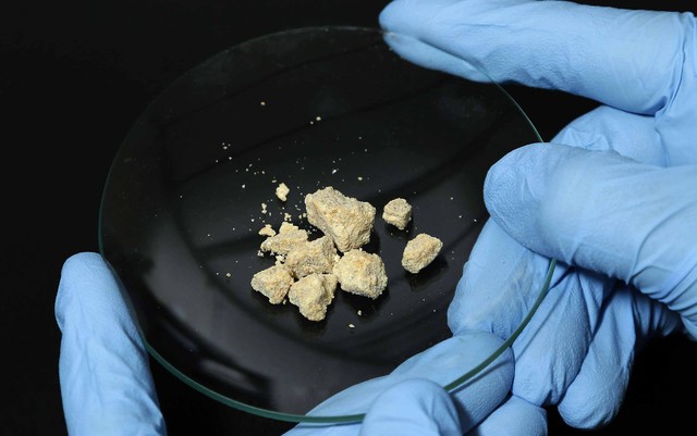 Pasta base de cocaína usada nos testes da vacina (Foto: Foca Lisboa/UFMG