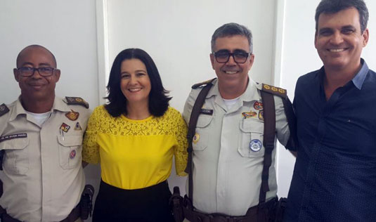 Prefeita Quitéria e ex-prefeito Júnior do Max ao lado de comandante do CPRL e do 16º Batalhão da PM | Foto: Ascom PMS