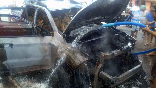 Populares usaram carro-pipa para evitar que o fogo se alastrasse | Foto: Leitor do Notícias de Santaluz