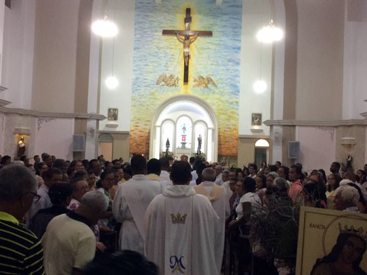 Missas em homenagem a Santa Luzia serão realizadas ao longo desta quarta-feira, na Igreja dedicada a ela