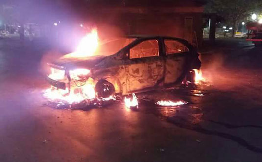 Bandidos queimaram um carro durante a ação em Araci | Foto: Redes Sociais