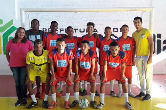 Estudantes também representaram Santaluz em competição masculina de futsal | Foto: Divulgação