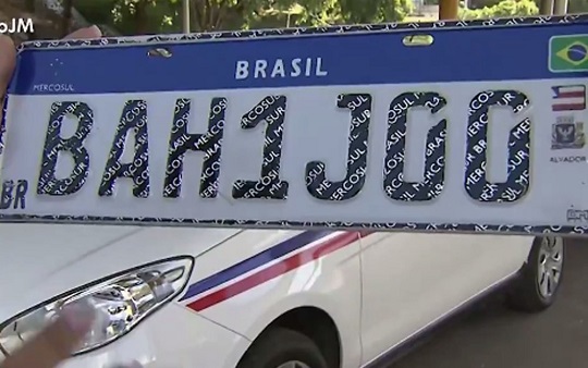 Placas padrão Mercosul serão instaladas na Bahia a partir dessa quarta-feira, dia 26 | Foto: Reprodução/TV Bahia 