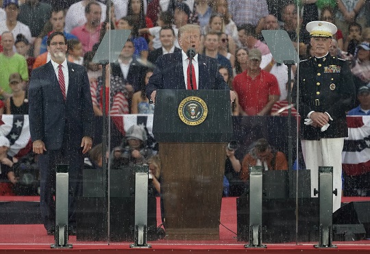 Donald Trump discursa em Washington durante comemorações do 4 de Julho, Dia da Independência dos EUA | Foto: Joshua Roberts/Reuters