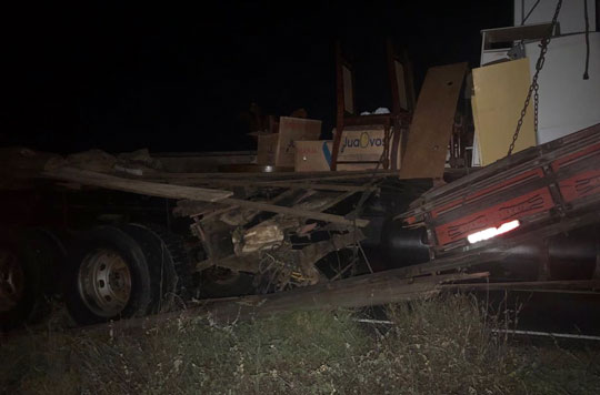 Caminhão fazia mudança no momento do acidente | Foto: Notícias de Santaluz