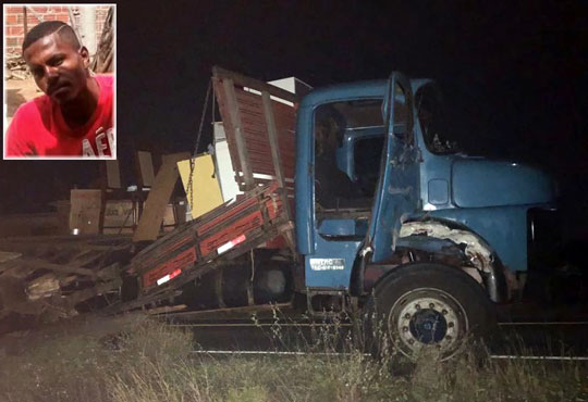Jovem morreu após ser arremessado da cabine do caminhão | Foto: Notícias de Santaluz