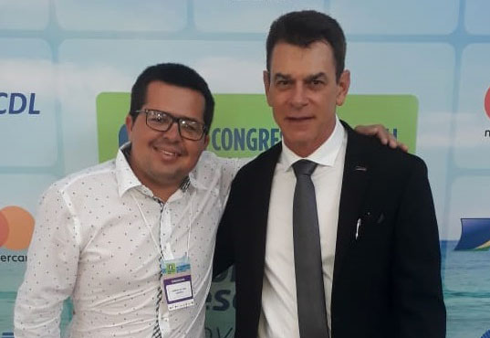 Rodrigo Santana e o presidente da CNDL, José César da Costa | Foto: Arquivo Pessoal