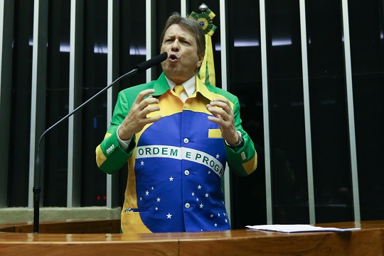 Deputado Bibo Nunes (PSL) apresenta projeto para permitir o uso respeitoso da bandeira nacional em vestimentas e acessórios | Foto: Lula Marques