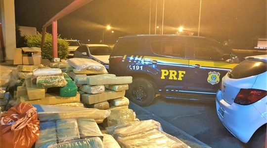 Duzentos quilos de maconha são apreendidos após perseguição policial em rodovia na Bahia | Foto: Divulgação/PRF