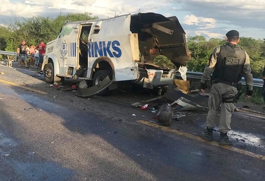Carro-forte foi explodido por bandidos em Inhapi, no interior de Alagoas, em maio de 2019 | Foto: Ítalo Timóteo/ Radar 89