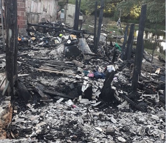 Casas ficam destruídas após incêndio no sul da Bahia | Foto: Arquivo Pessoal