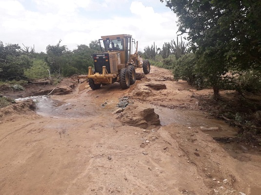 Prefeitura de Santaluz segue recuperação de estradas vicinais danificadas pelas chuvas recentes | Foto: Divulgação/PMS