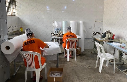 Detentos produzem máscaras para ajudar no combate ao coronavírus | Foto: Divulgção/Governo do Estado