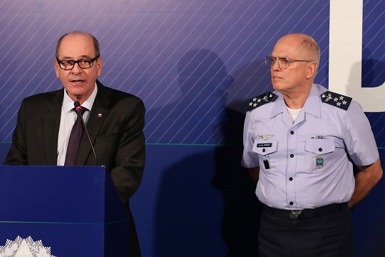 O ministro da Defesa, Fernando Azevedo e Silva  (esquerda) | Foto: Fabio Rodrigues Pozzebom/Agência Brasi